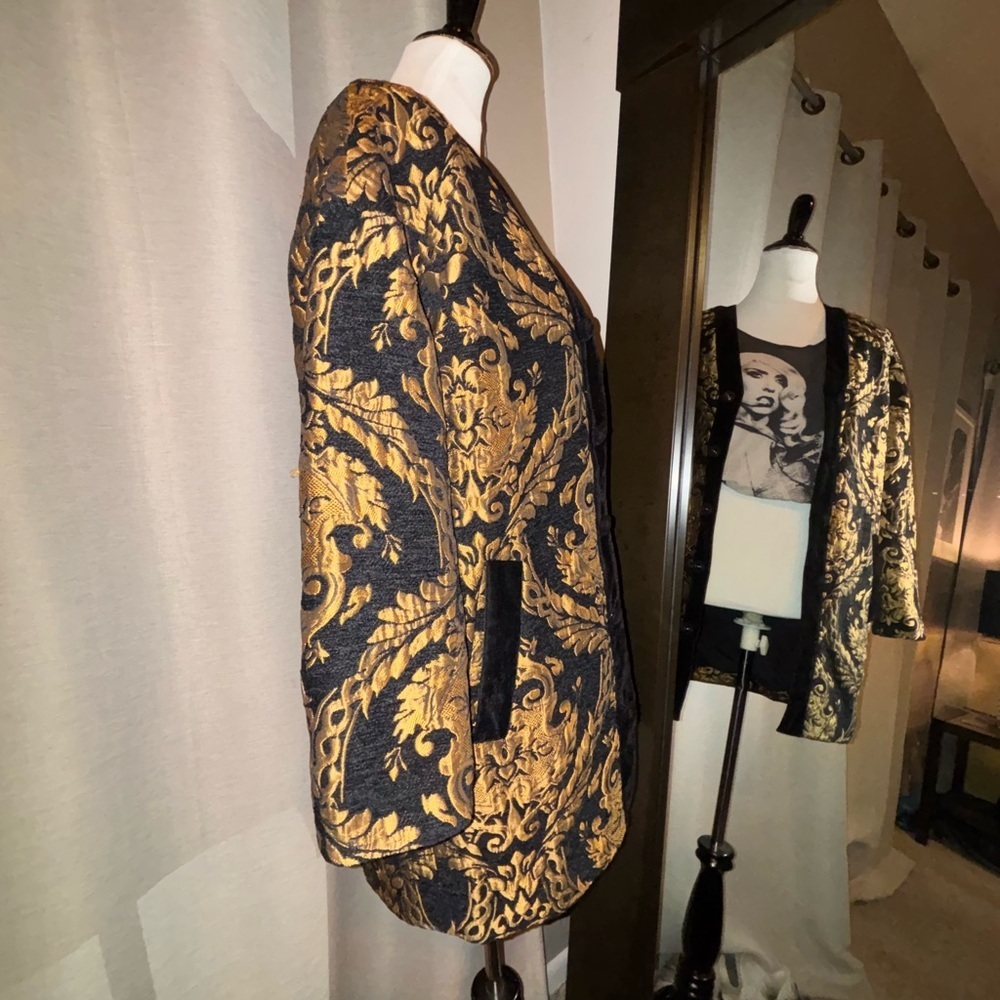 β¨ Baroque Brocade Velvet Trim Statement Jacket π€π - Picture 7 of 8